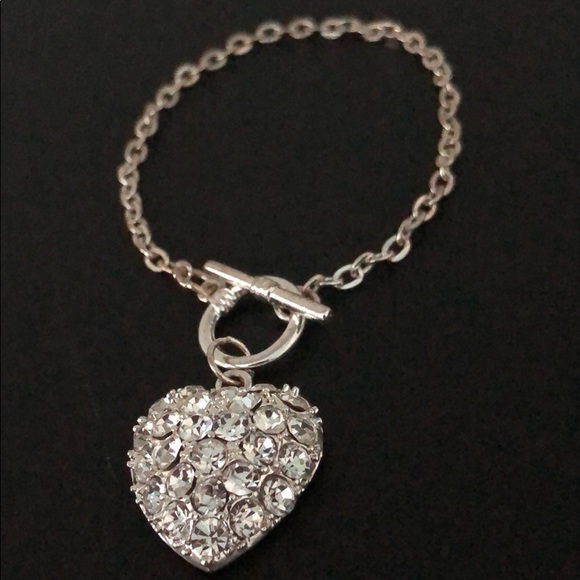 RHINESTONE HEART NWOT IN SILVERTONE CHAIN BRACELET - Picture 2 of 10